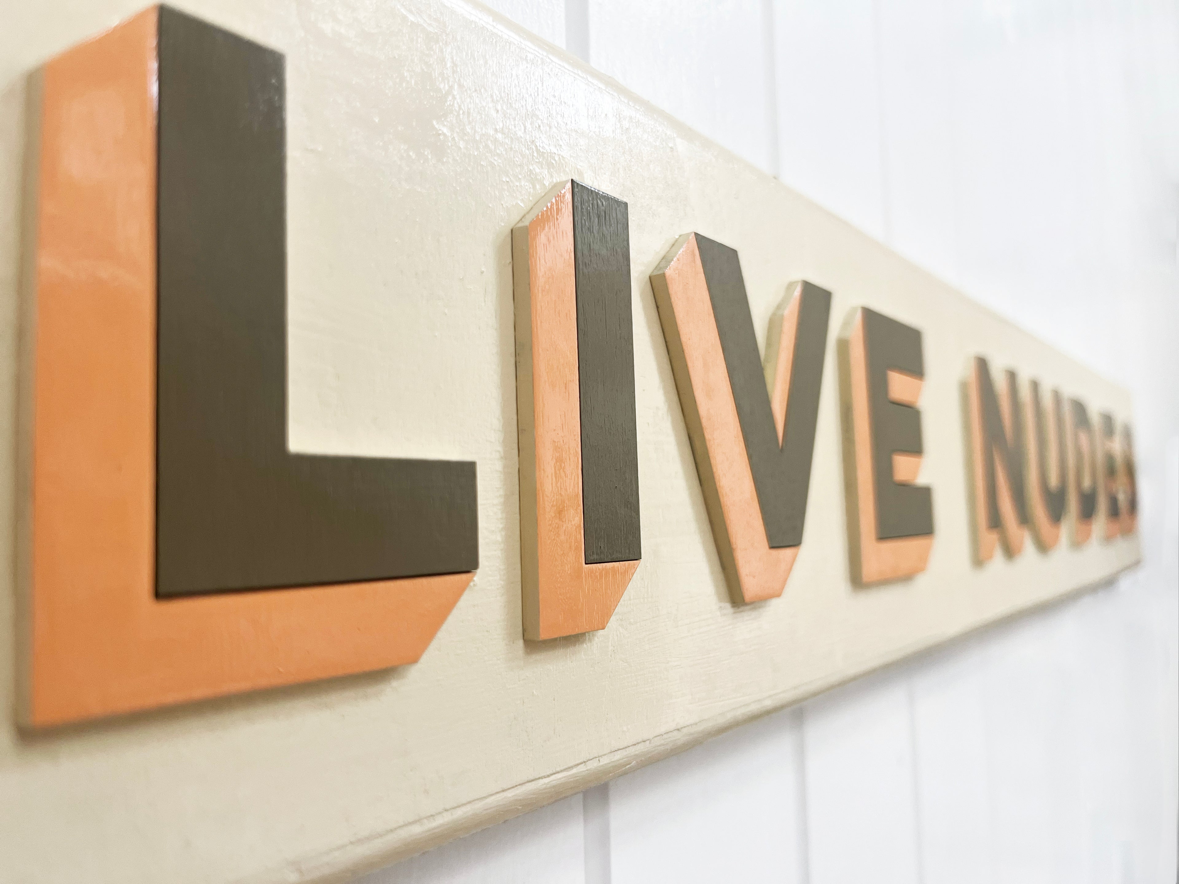 LIVE NUDES / CREAM